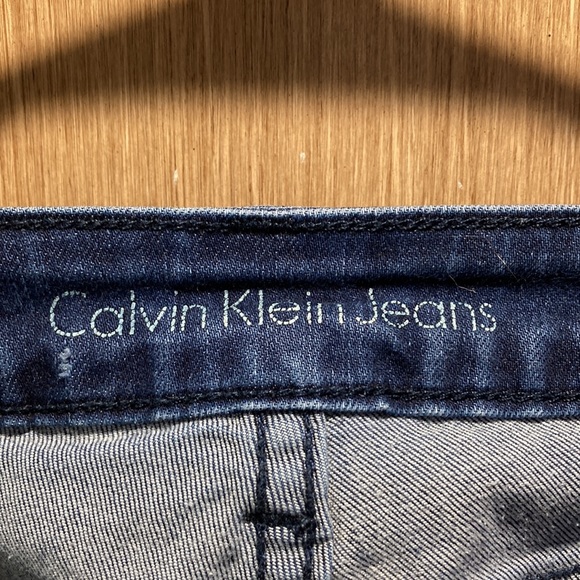 Woman’s Calvin Klein Jeans Size 2x32 Straight - Picture 4 of 7